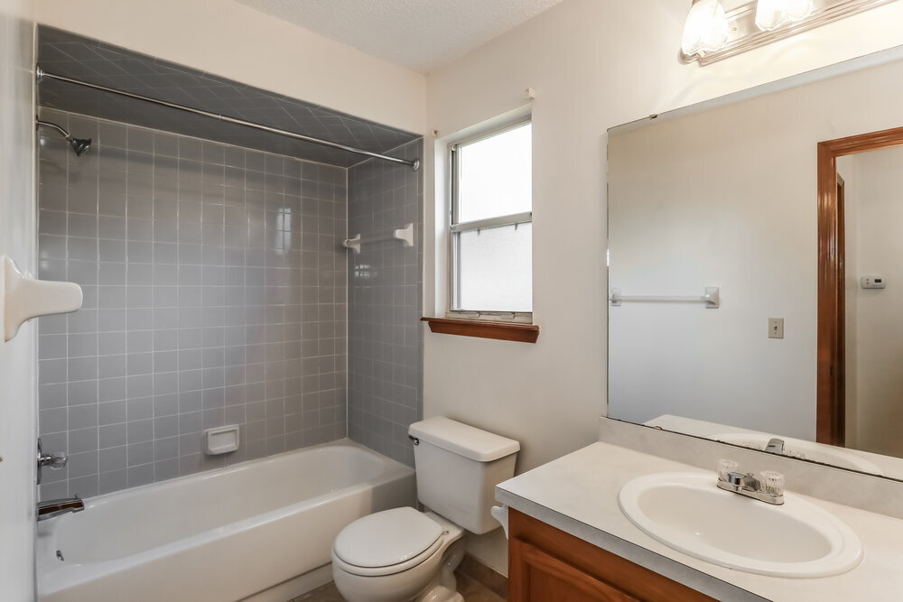 Building Photo - 2115 Center Way