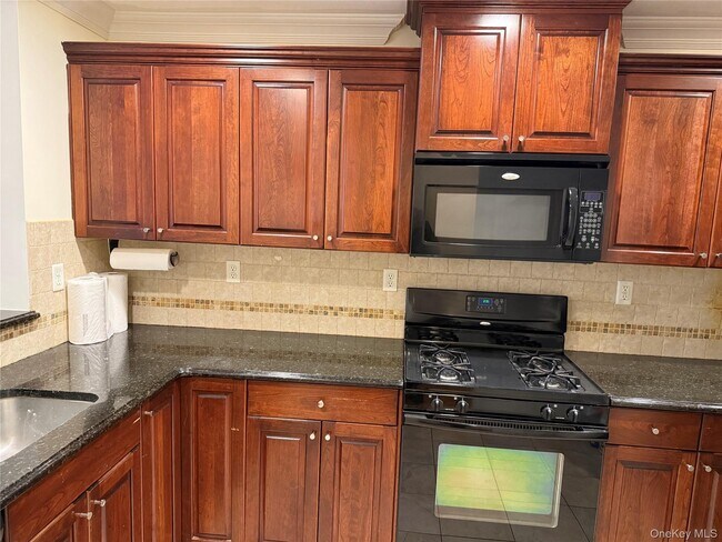 Building Photo - 3 Cross St