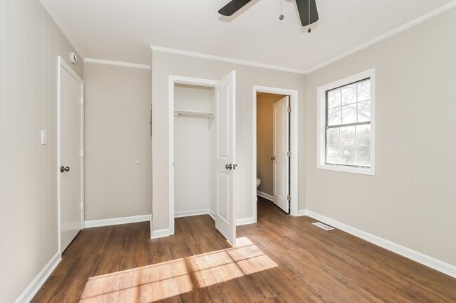 Building Photo - 638 S Elm St