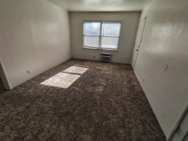Building Photo - 2047 Glendale Ave