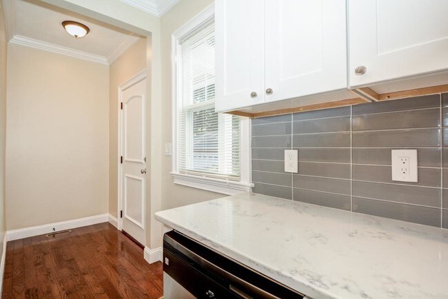 Building Photo - 30 Holton St