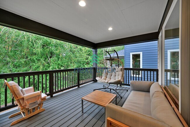 Building Photo - 4 BED & 2.5 SINGLE FAMILY HOUSE FOR RENT