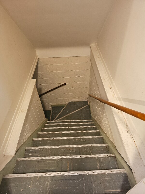 Building Photo - 2525 E Maple Rd