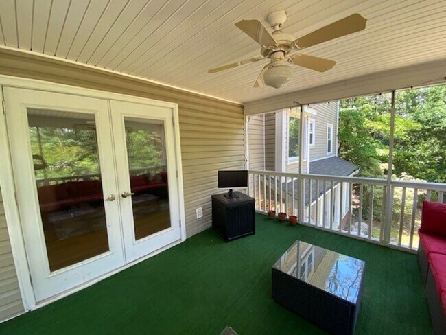 Building Photo - Welcome to this stunning fully furnished 4...