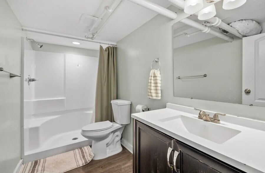 Bathroom 2 - 319 Earl St