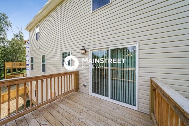 Building Photo - 4 Bedroom Pet-Friendly Home in Louisville,...