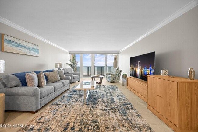 Building Photo - 2100 Ocean Dr S