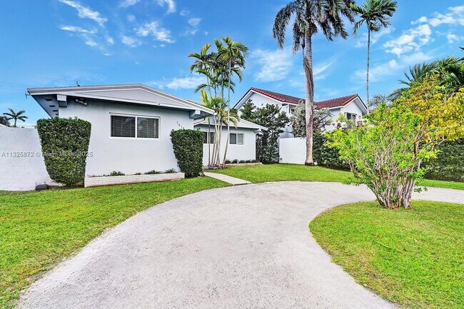 Building Photo - 1018 Adams St