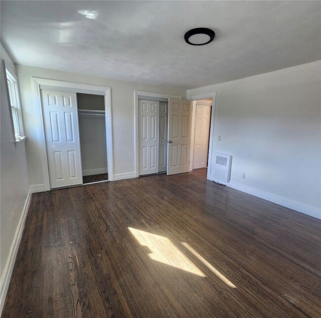 Building Photo - 240 Maywood Dr