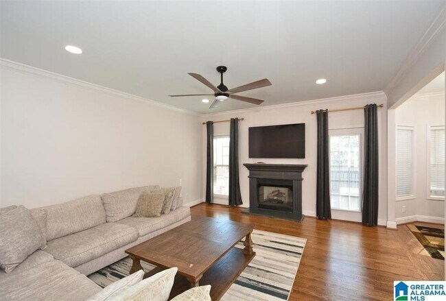 Building Photo - 221 Castlehill Dr