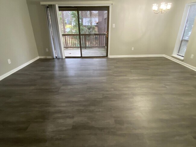 Building Photo - 611 Pine Ridge Pl