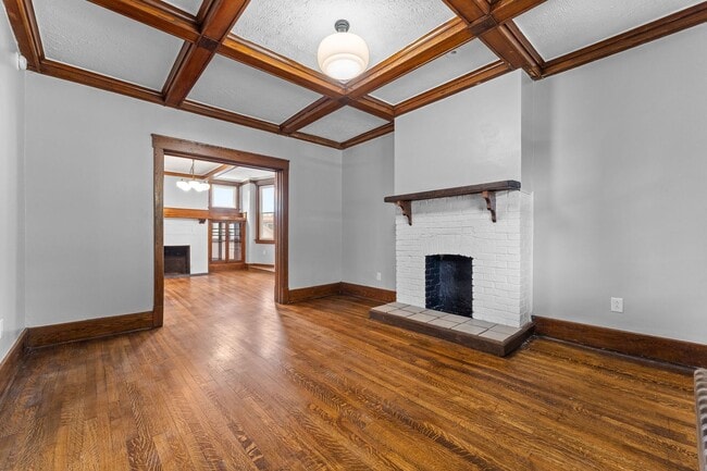 Building Photo - Beautiful 5 Bedroom, 2 Bathroom in Mt.Lebanon- Original Hardwood Floors and Garage