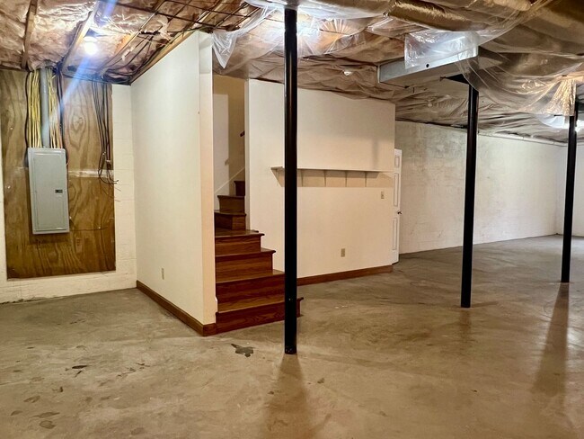 Building Photo - 1212 Ridgewood Ct