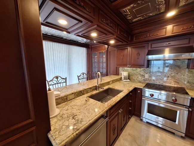 Building Photo - 3400 N Ocean Dr