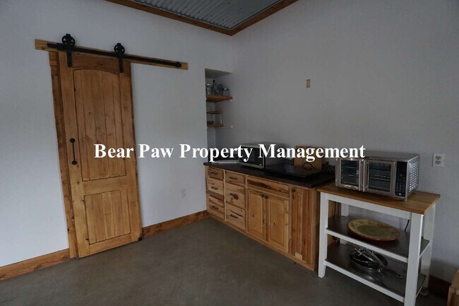 Building Photo - Super Cute, Short Term (SIX MONTHS) Fully Furnished Barndominum in Bailey!!