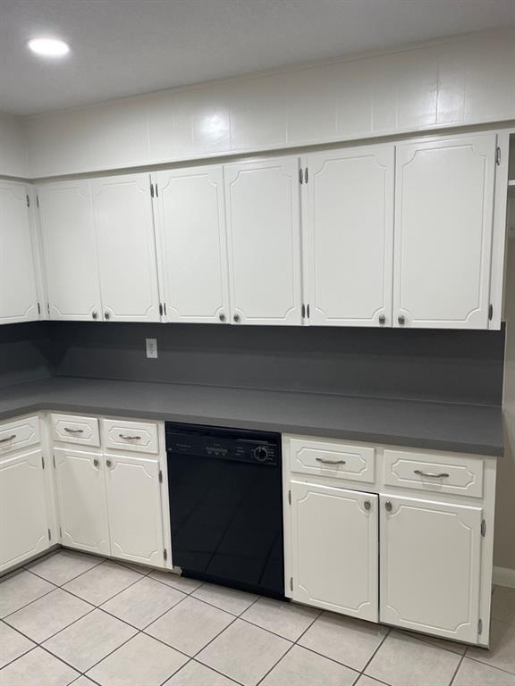 Building Photo - 300 Evergreen Cir