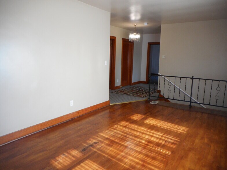Building Photo - 318 Sheppard Ave
