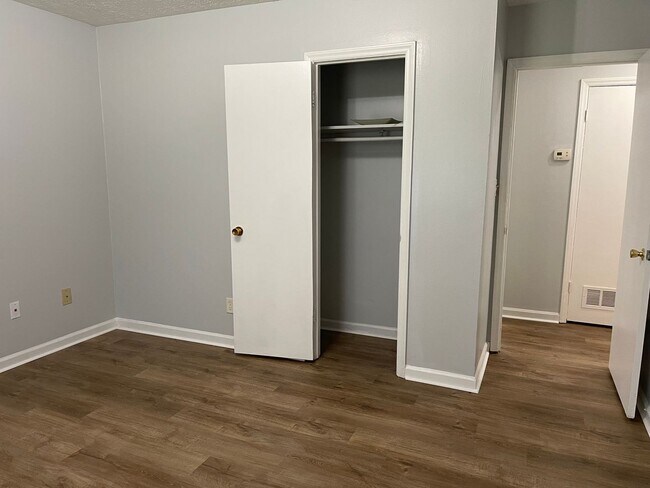 Building Photo - 2 Bedroom/ 1.5 Bathroom Duplex on Old Epps Bridge Rd!  Available early June!