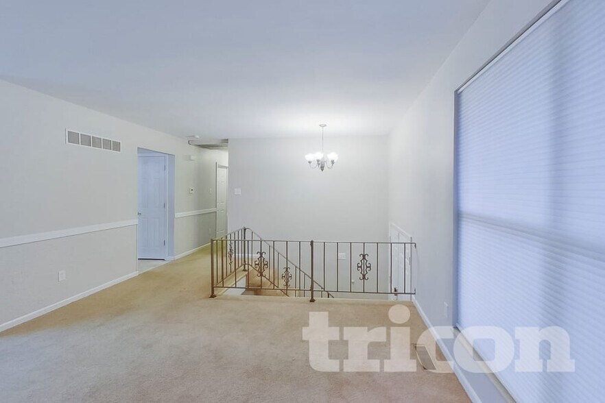 Building Photo - 1563 Park Ridge Ln