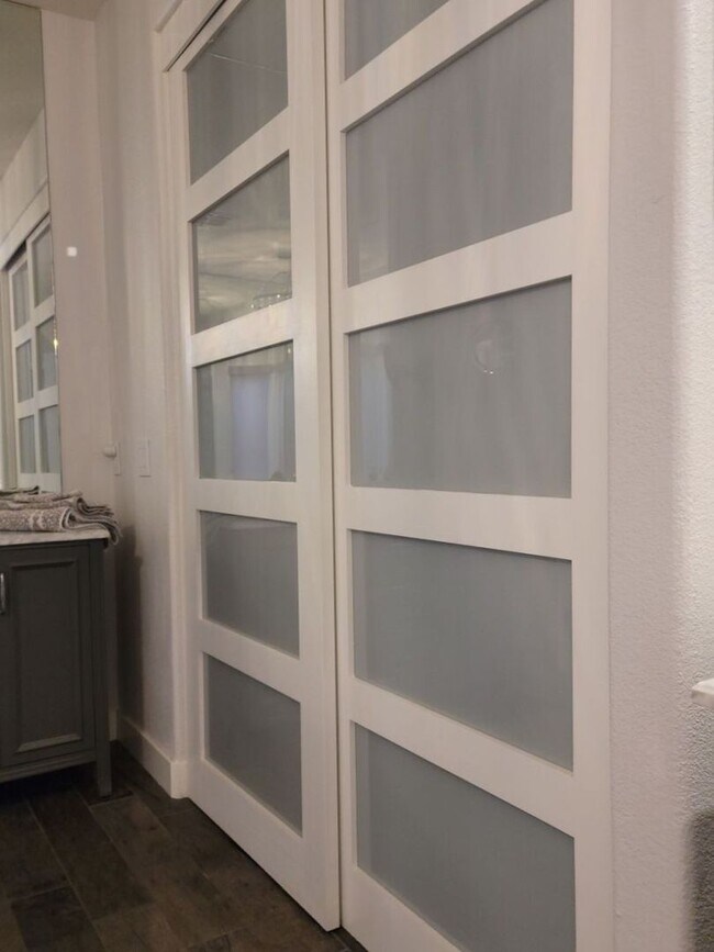 Building Photo - Fully Furnished Executive Rental in Highly...