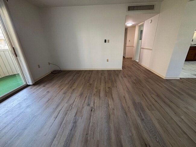 Building Photo - 5260 Crossbow Cir