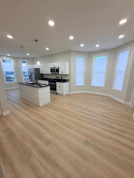 Building Photo - 3 E Overlea Ave