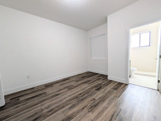 Building Photo - Spacious 3 Bedroom / 3.5 Bathroom Townhome for Rent – Miami