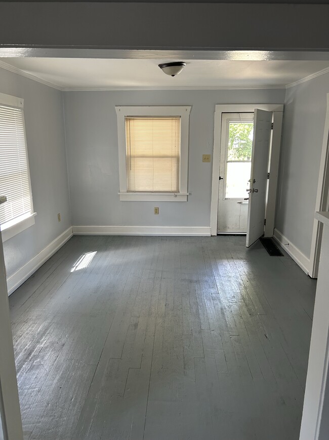 Building Photo - 1208 E Dayton St