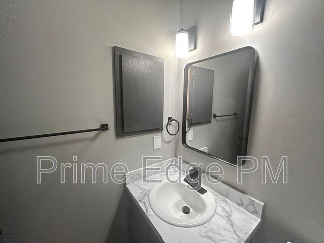 Building Photo - 1841 Ridgehaven Ct