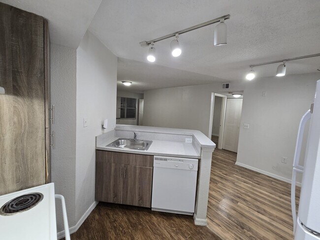 Building Photo - 12730 Vista Isles Dr