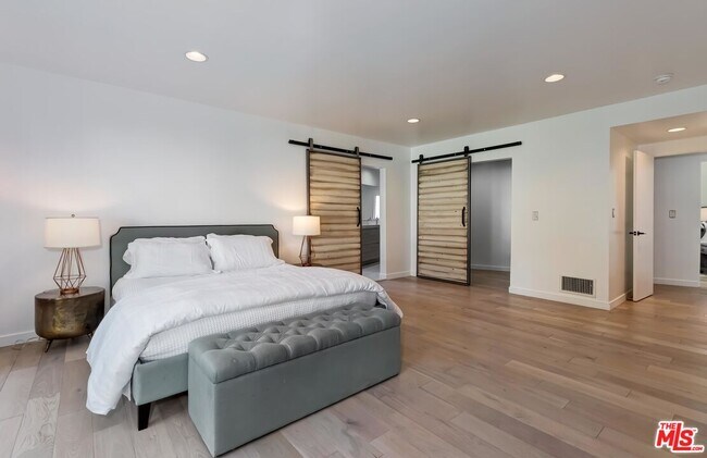 Building Photo - 2400 Glendower Ave