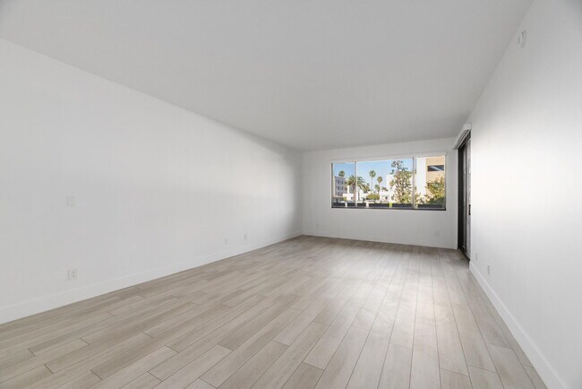 Building Photo - 1118 3rd St