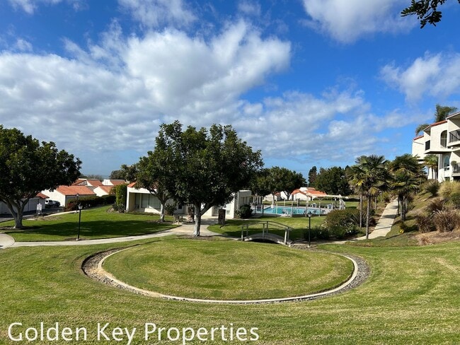 Building Photo - Welcome to this charming 2-bedroom, 2-bathroom downstairs end unit in Alta Mira in Carlsbad!!
