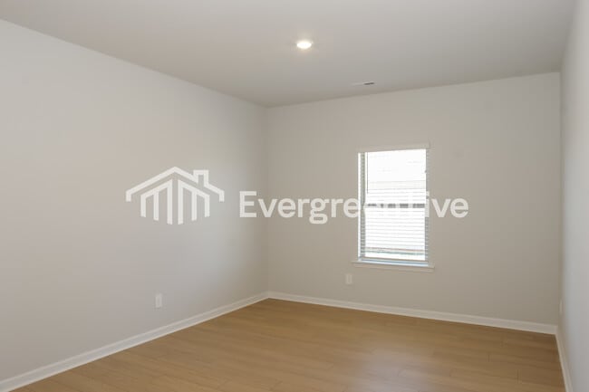 Building Photo - 106 Chain Bridge Circle