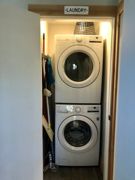 Building Photo - 1635 W University Heights Dr N