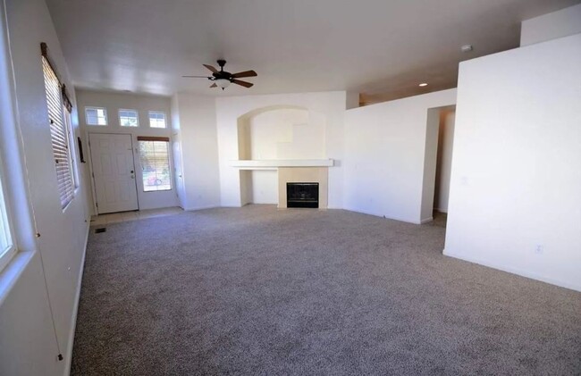 Building Photo - Pet Friendly 4 Bedroom Home Available in T...