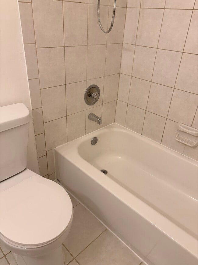 Building Photo - 97 N Walnut Ln