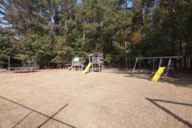 Building Photo - Beautiful 4-Bedroom, 3-Bath Home with Gara...