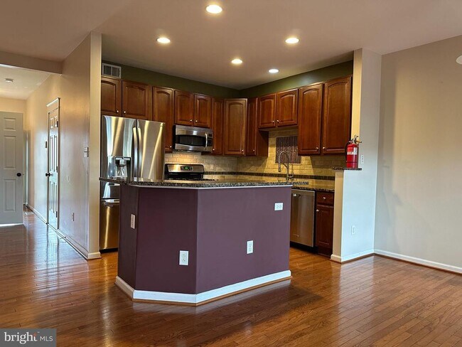 Building Photo - 16 Peppermint Dr
