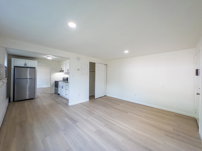 Living Room - Meadowbrook Apartments