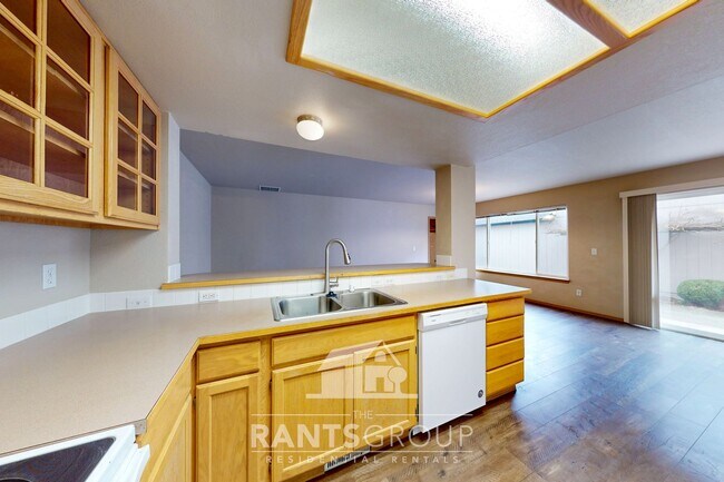 Building Photo - 8014 Bedford Ln SE