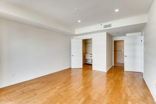 Building Photo - 250 President St