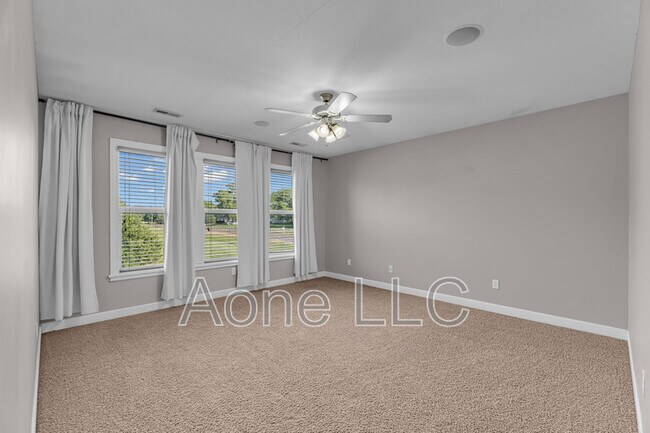 Building Photo - 4428 SE Oak Bend Dr