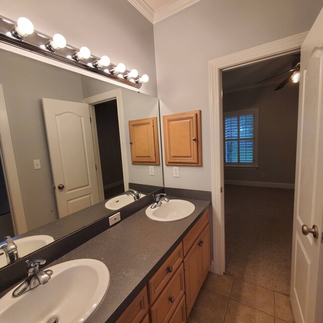 Building Photo - Southern Comfort Living: Elegant 3BR/3BA H...