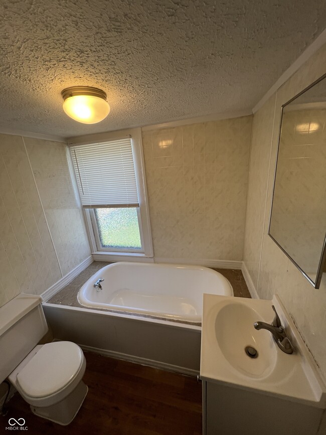 Building Photo - 329 W 41st St