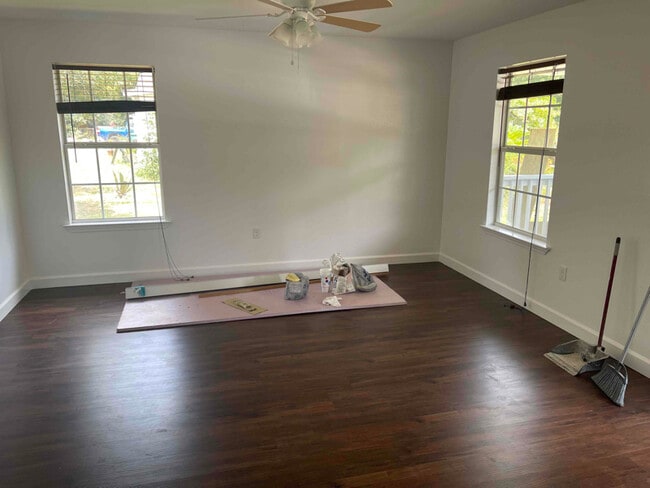 Building Photo - 607 Howard Ave