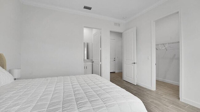 Building Photo - 601 Hookline Cir