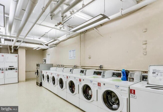 Building Photo - 1021 Arlington Blvd