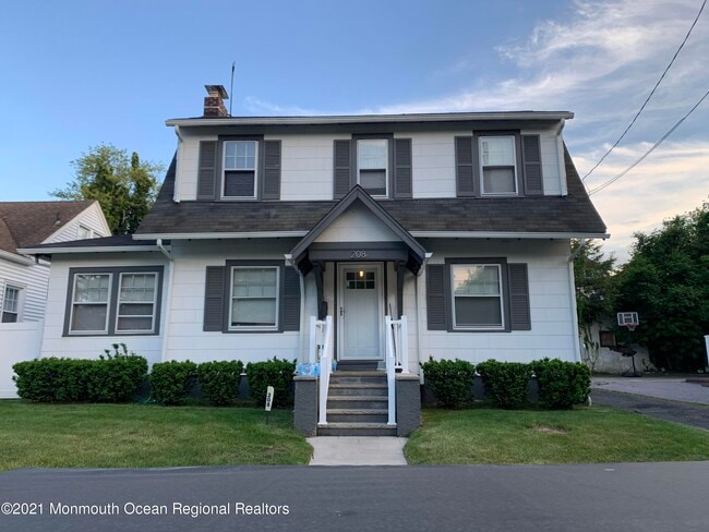 Primary Photo - 208 Lockwood Pl
