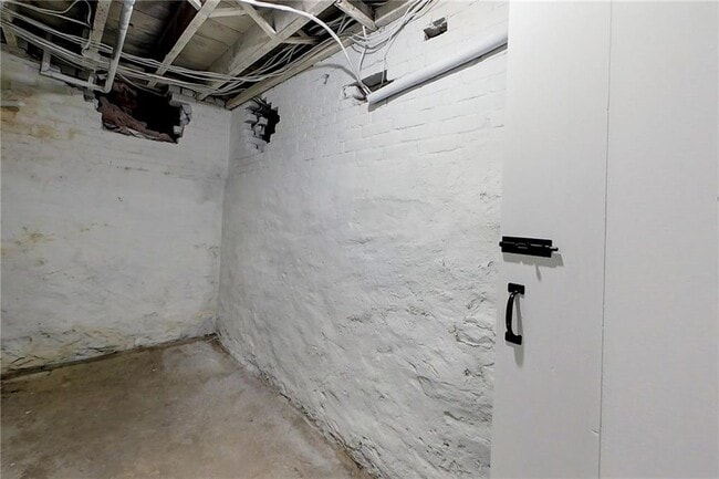 Building Photo - 41 Almy St